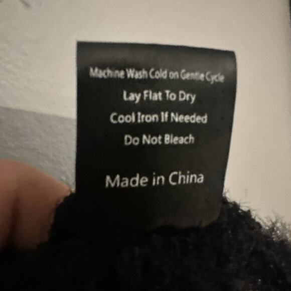 POL Oversized Medium Sweater. - Picture 3 of 4